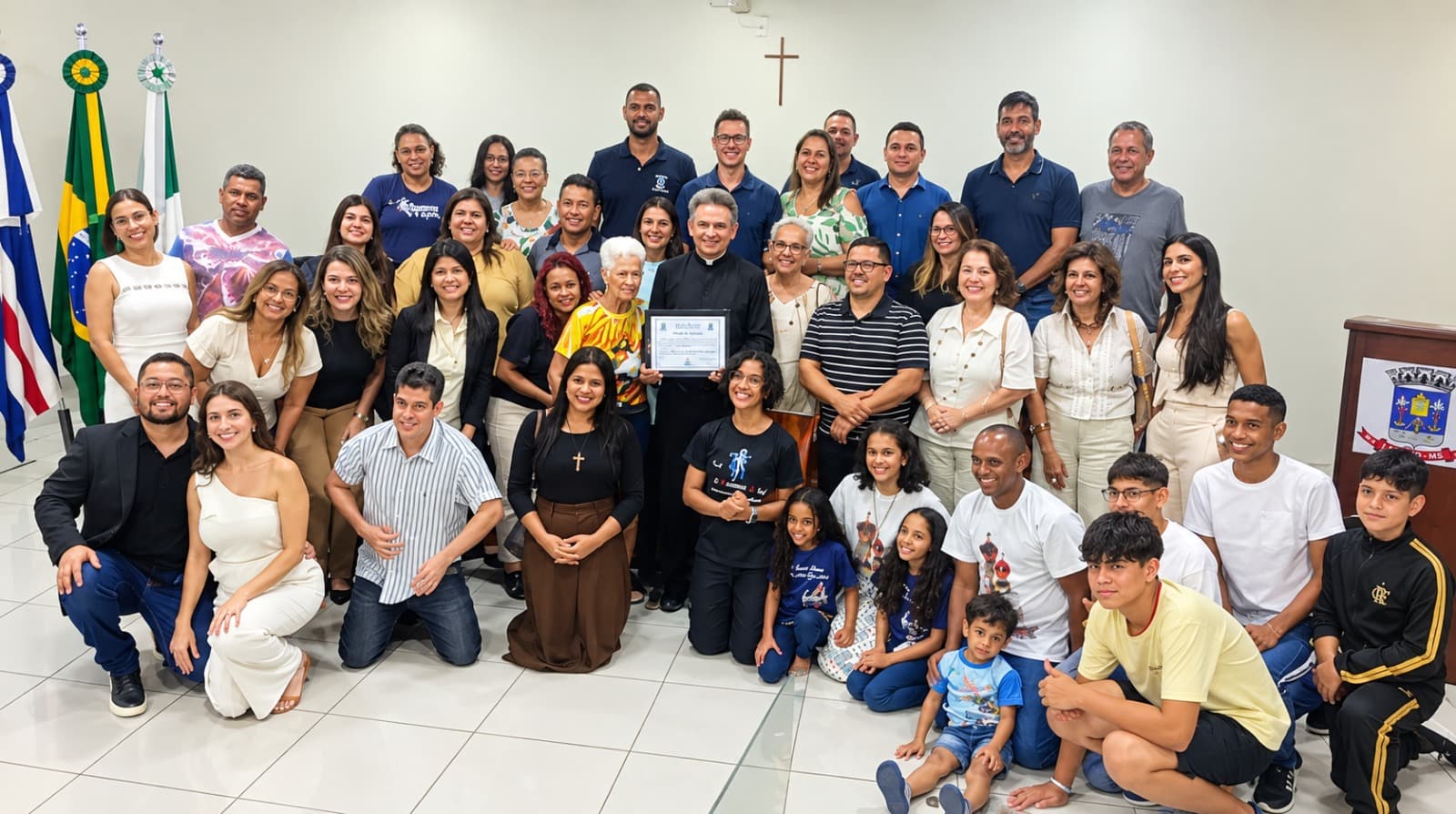 PADRE FÁBIO VIEIRA RECEBE TÍTULO DE CIDADÃO LADARENSE DURANTE SESSÃO ORDINÁRIA